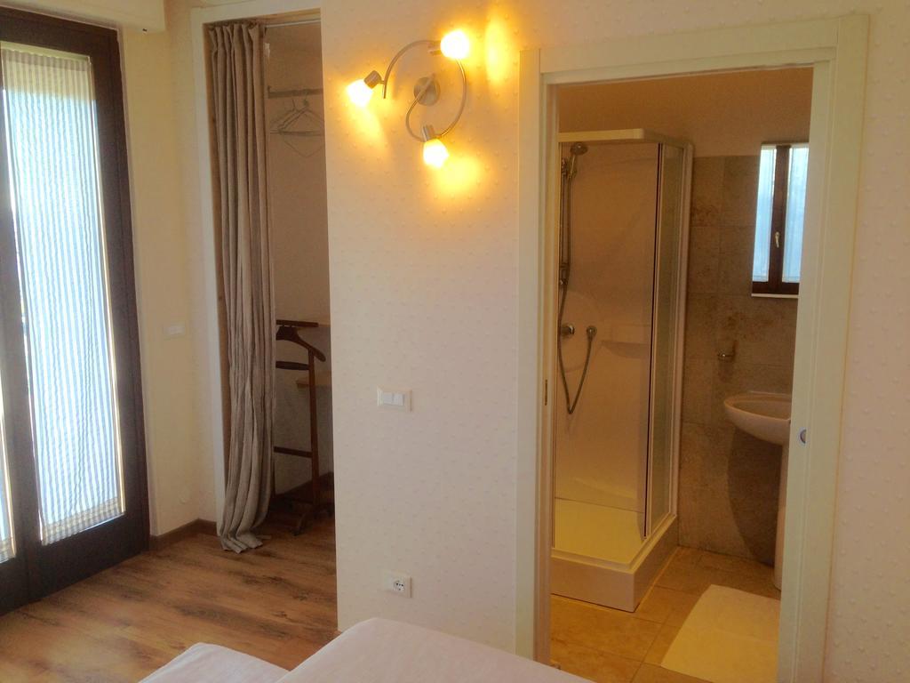 Dal Generale Hotel Moniga del Garda Стая снимка
