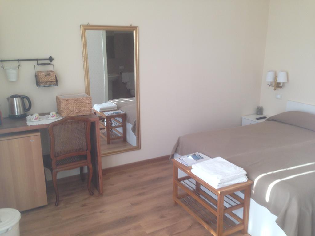 Dal Generale Hotel Moniga del Garda Стая снимка