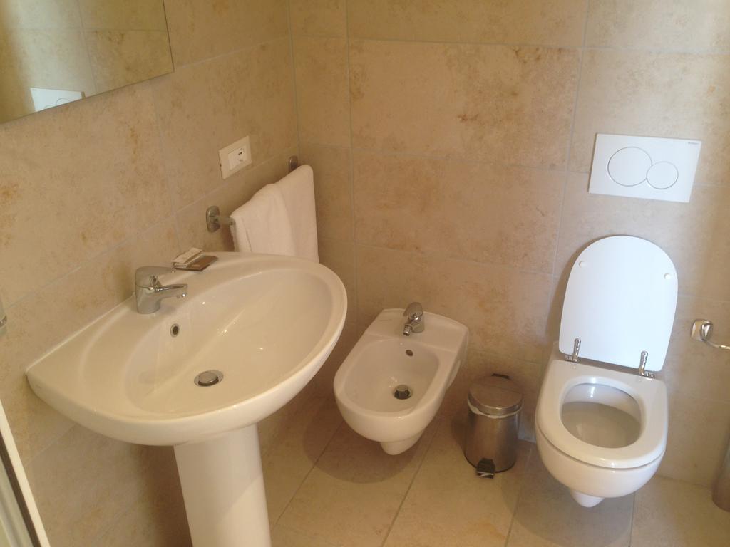 Dal Generale Hotel Moniga del Garda Екстериор снимка